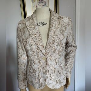 Harve Benard Cream and Gold Blazer with Tailored Fit.Ptp19” lenght 21”